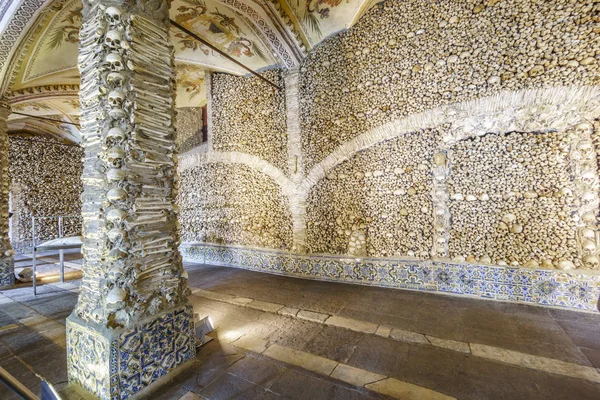 Capela dos Ossos na Igreja Real de São Francisco, Évora, Alentejo , — Fotografia de Stock