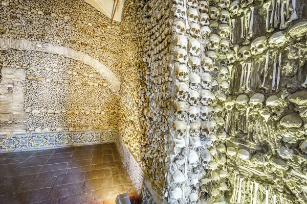 Cappella delle Ossa nella Chiesa Reale di San Francesco, Evora, Alentejo , — Foto Stock