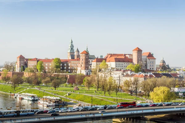 Wawel castelo muito bem localizado no coração de Cracóvia, Polônia — Fotografia de Stock