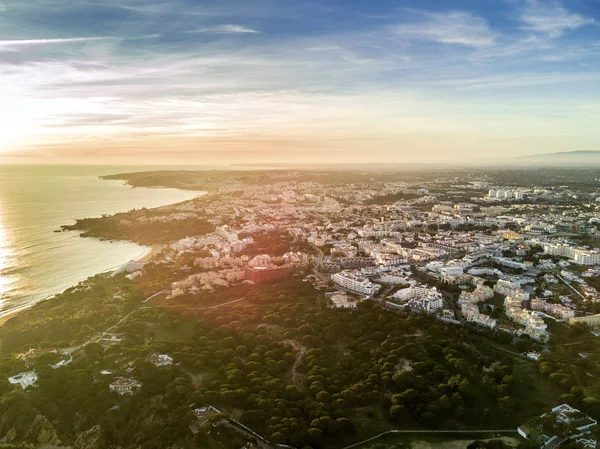 Kustnära Flygfoto över Albufeira område, Algarve, Portugal — Stockfoto