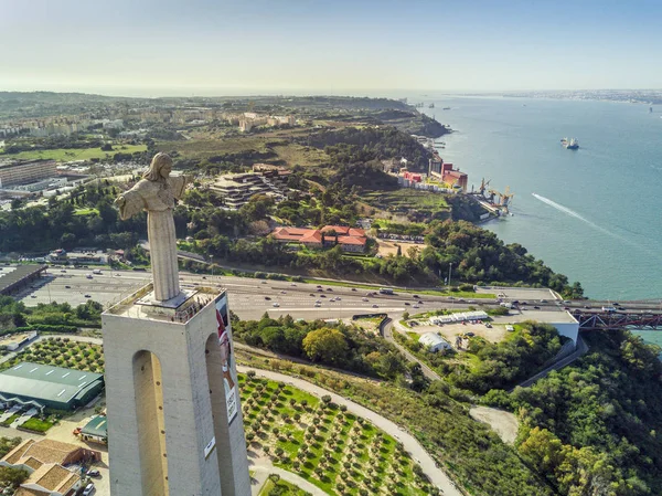 リスボン、ポルトガルでイエス ・ キリスト記念碑 — ストック写真
