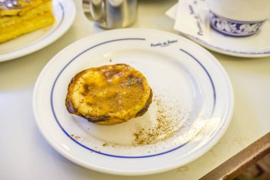 Geleneksel Portekiz pasta ve kahve ünlü Pasteis de
