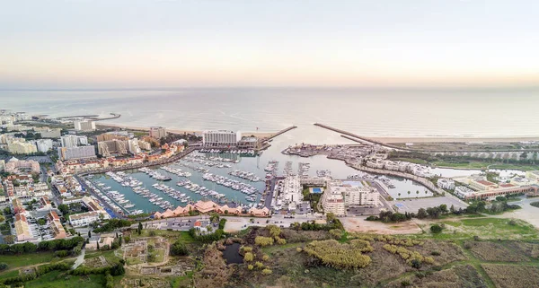 Panoramische Luftaufnahme der Vilamoura mit römischen Ruinen, Algarve, p — Stockfoto