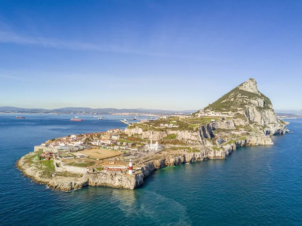 Berühmter Gibraltar ist ein britisches Überseegebiet, das an Sapin grenzt — Stockfoto