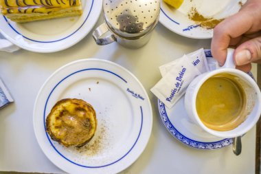 Geleneksel Portekiz pasta ve kahve ünlü Pasteis de