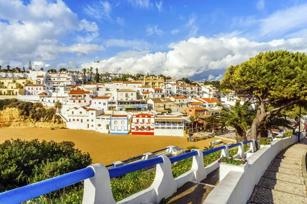 美丽的海滩和悬崖在卡, 阿尔加维, 葡萄牙 — 图库照片