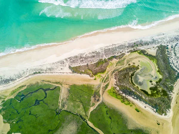 Fuseta は、アルブフェイラのユニークな Ria Formosa の航空写真 — ストック写真