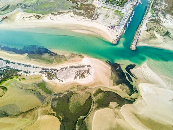 Fuseta は、アルブフェイラのユニークな Ria Formosa の航空写真 — ストック写真