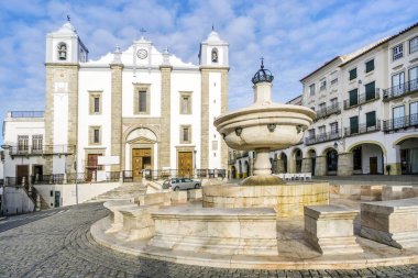 Giraldo Meydanı Çeşmesi ve Saint Anton'ın Kilisesi, Evora, el ile