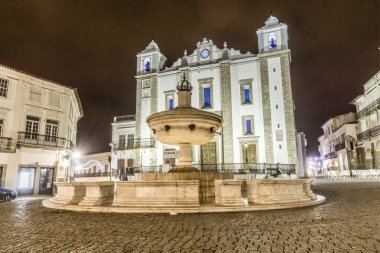 Giraldo Meydanı Çeşmesi ve Saint Anton'ın Kilisesi, Evora, el ile