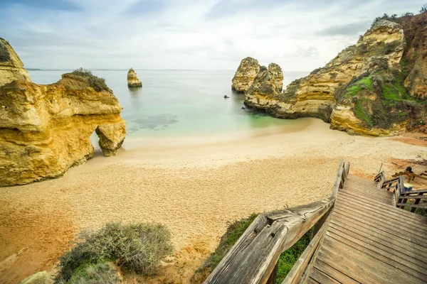 Hermosa playa de Camilo por la mañana, Lagos, Algarve, Portugal — Foto de Stock