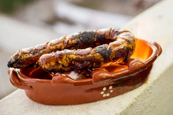 Chourico tradicional portugués o chorizo español preparado en un —  Fotos de Stock