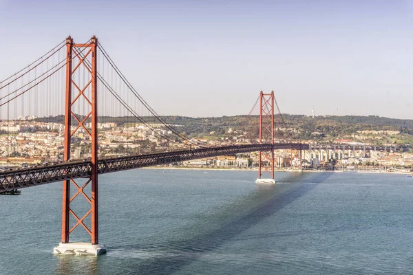 Puente 25 de abril en Lisboa, Portugal —  Fotos de Stock