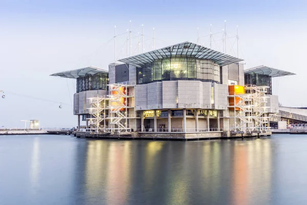 Oceanarium Lissabon på kvällen, Portugal — Stockfoto