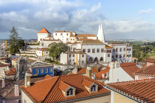 Nationale Paleis van Sintra ligt in het hart van de stad, haven — Stockfoto