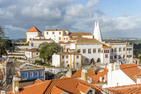 Nationale Paleis van Sintra ligt in het hart van de stad, haven — Stockfoto