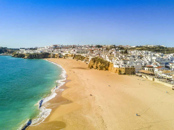 Vista aérea de la playa de pescadores de arena en Albufeira, Algarve, Puerto — Foto de Stock