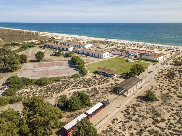 Famosa spiaggia di Barril vicino a Tavira, Algarve, Portogallo — Foto Stock