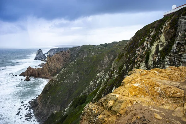 Belas falésias na parte mais ocidental da Europa, Cabo da Roc — Fotografia de Stock