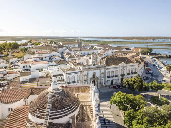 Faro centro da cidade pela Ria Formosa, Algarve, Portugal — Fotografia de Stock