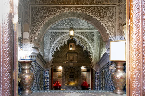 Entrance to old house in medina of Marrakech, Morocco — Stockfoto