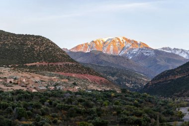 Gün batımında Atlas Dağları ve Imlil Vadisi, Fas