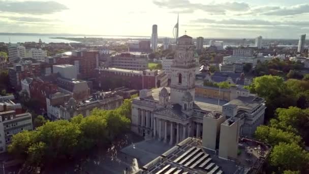 Vista Aérea Del Ayuntamiento Portsmouth Gran Bretaña — Vídeos de Stock