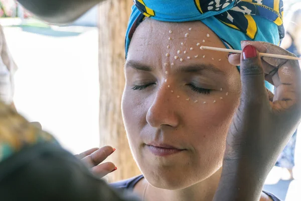 Doing Traditional African Make White Woman Dots Made Crushed White — Stock Photo, Image