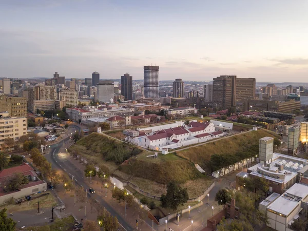 南アフリカのヨハネスブルグのダウンタウンにある憲法の丘の空中ビュー — ストック写真