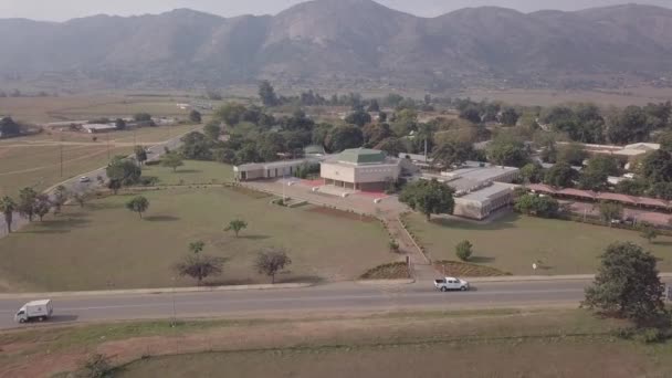 Veduta aerea delle Camere del Parlamento a Lobamba, Eswatini — Video Stock