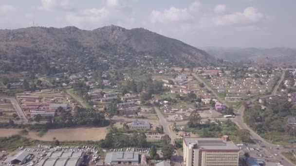 Veduta aerea del centro di Mbabane durante il giorno, capitale di Eswatini conosciuta come Swaziland — Video Stock