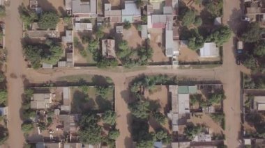 Mozambik 'te Maputo' nun gelişen banliyölerindeki basit evlerin hava modelleri.