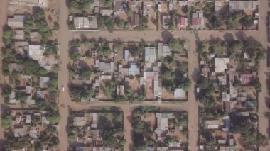 Mozambik 'te Maputo' nun gelişen banliyölerindeki basit evlerin hava modelleri.