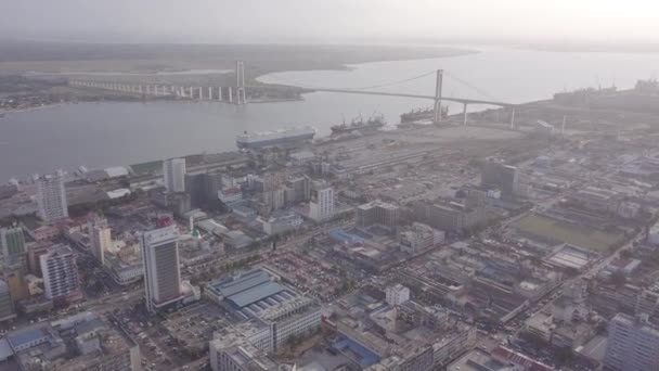 Вид с воздуха на центр города Мапуту в Мозамбике — стоковое видео
