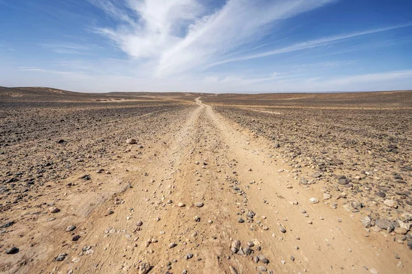 Sporcizia Lunga Strada Attraverso Deserto Infinito Del Sahara Marocco Africa — Foto Stock