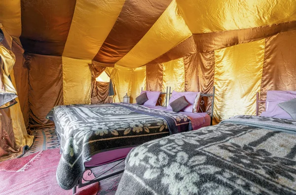 Drie Bedden Een Elegante Tent Sahara Woestijn Marokko — Stockfoto