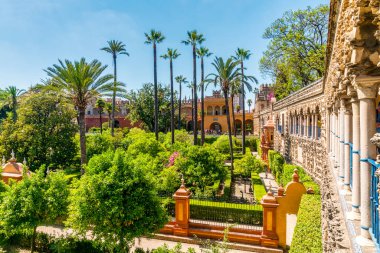 Sevilla, Endülüs, İspanya 'da Real Alcazar adlı güzel şatonun Fas mimarisi 