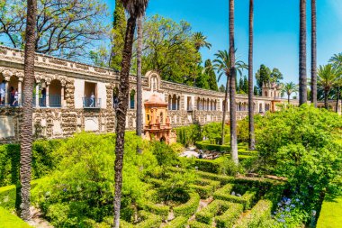 Sevilla, Endülüs, İspanya 'da Real Alcazar adlı güzel şatonun Fas mimarisi 