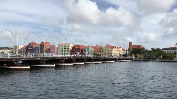 Queen Emma Bridge, Curacao, floating bridge — Stock Video