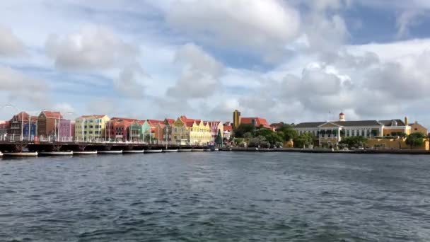 Kleurrijke architectuur van Curacao — Stockvideo