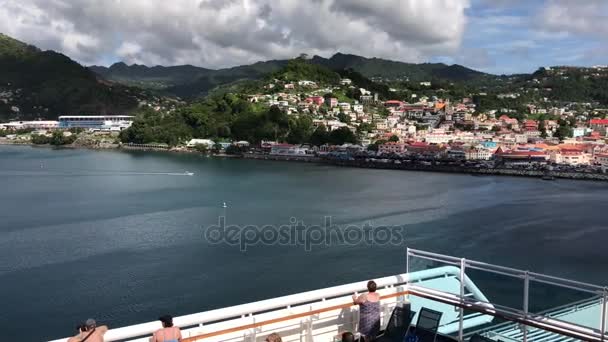 Nave da crociera lascia il porto dei Caraibi — Video Stock