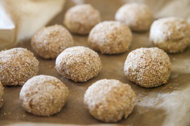 kagit üzerinde tavuk nuggets