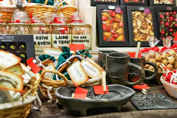 Chocolate sweets at stand during Riga Christmas market — Stock Photo, Image