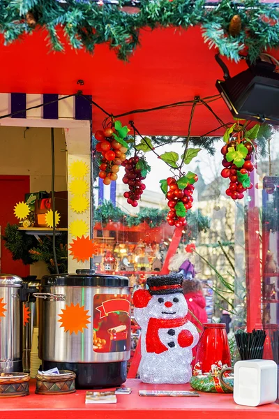 Schneemannstatue am Stand während des Rigaer Weihnachtsmarktes — Stockfoto