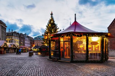 Belgili tanımlık Noel çarşı içinde Riga Noel Pavyonu