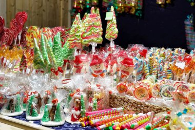 Noel pazarı Vilnius, renkli şekerler ile durak
