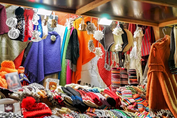 Stall with colorful woolen clothes at the Riga Christmas market — Stock Photo, Image