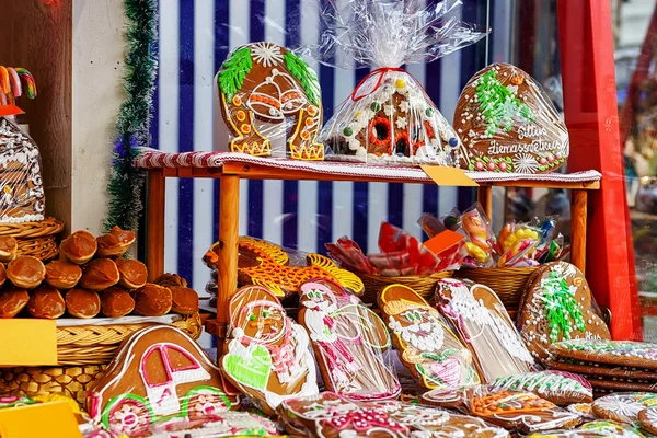 Gingerbreads displayed for sale at the Christmas market in Riga — Stock Photo, Image