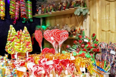 Vilnius Noel pazarı renkli şekerler ile durak