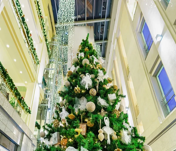 Old Riga Galerija Centrs güzel Noel ağacı